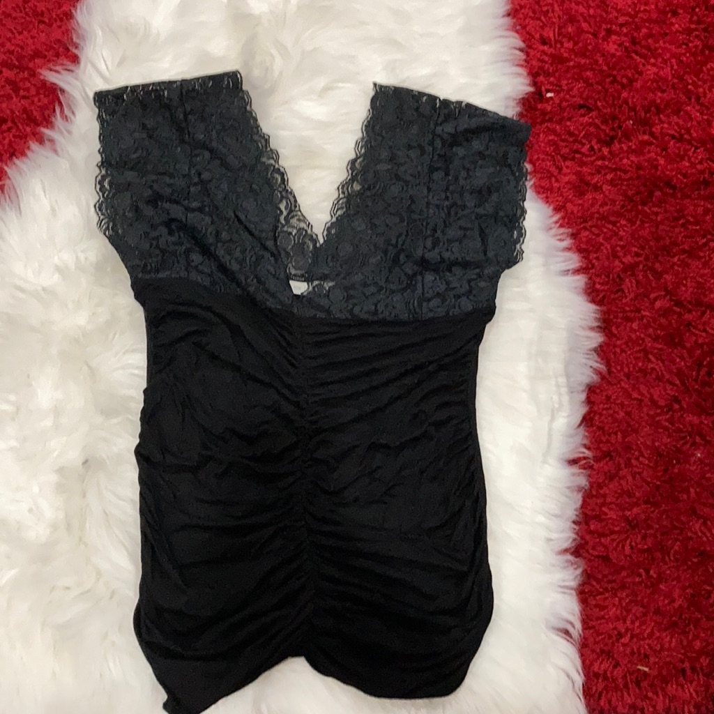 Black Preowned Lace Top Black Preowned Lace Top